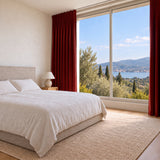 Rideau Velours Rouge contemporain dans une chambre lumineuse
